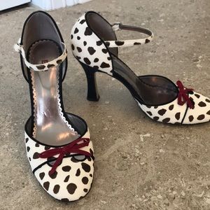 B. P. Calfskin leather pumps with velvet trim 5.5